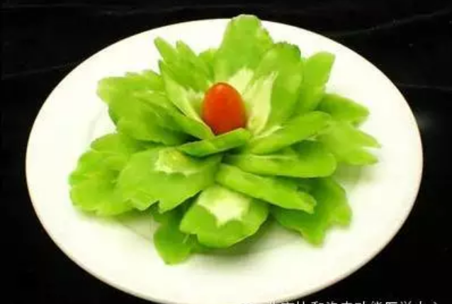 苦瓜因富含苦瓜多肽七种降血糖食品中排名第一