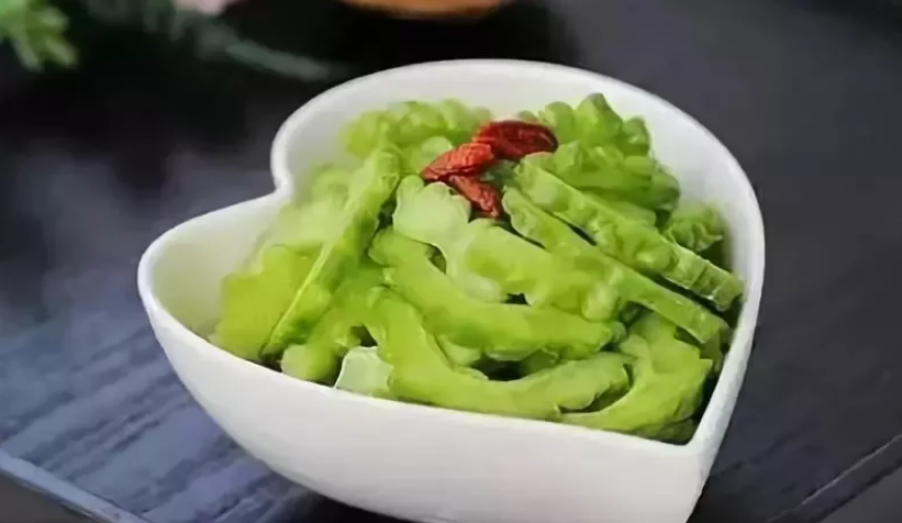 经常吃苦瓜的人快看，1根苦瓜=10副药，是不是太夸张了呢！