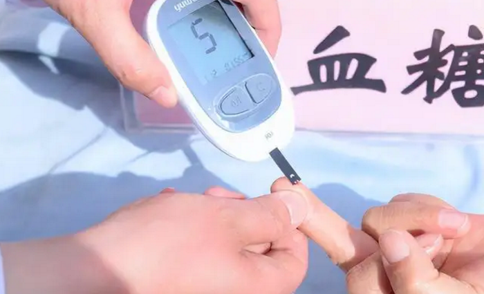 吃保健品治疗糖尿病，服用后血糖不降反升是什么原因